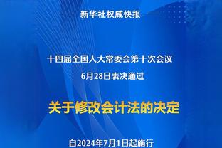 懂得跟领导打招呼！赛前波杰向通道里的库里致敬 小伙子会来事